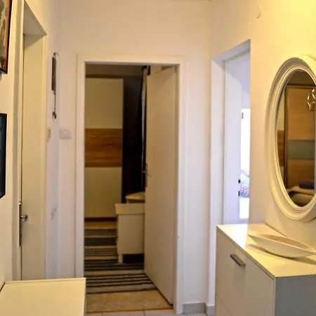 Laura Apartment
